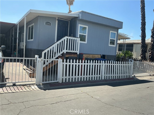 1097 N State St., Hemet CA: https://media.crmls.org/medias/283f6250-d646-40ee-a57a-8d3146c2b36d.jpg