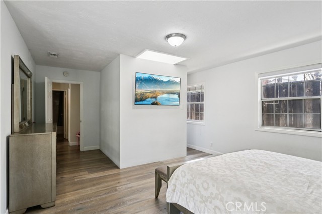 8040 Troost Avenue, North Hollywood CA: https://media.crmls.org/medias/2841a654-dd4f-4664-939a-4f53c7f946cf.jpg