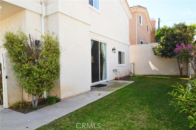 Detail Gallery Image 22 of 23 For 2203 Harriman Ln #B,  Redondo Beach,  CA 90278 - 4 Beds | 2/1 Baths