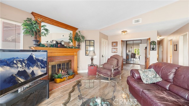 Detail Gallery Image 5 of 34 For 3670 Sherwood Drive, Yorba Linda,  CA 92886 - 3 Beds | 2 Baths