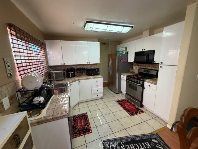 Detail Gallery Image 7 of 9 For 9300 Burnet #122,  North Hills,  CA 91343 - 4 Beds | 2/1 Baths