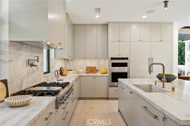 10840 Queensland, Los Angeles CA: https://media.crmls.org/medias/2843f166-c8aa-4f88-86d0-caba23c432ae.jpg