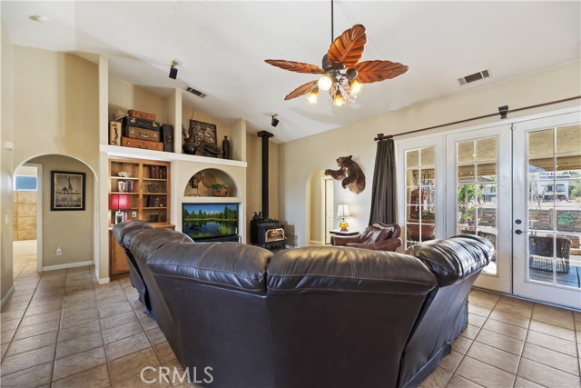 8328 Chateau Road, Phelan CA: https://media.crmls.org/medias/284449c1-a991-419f-b5bd-19035f81c18e.jpg