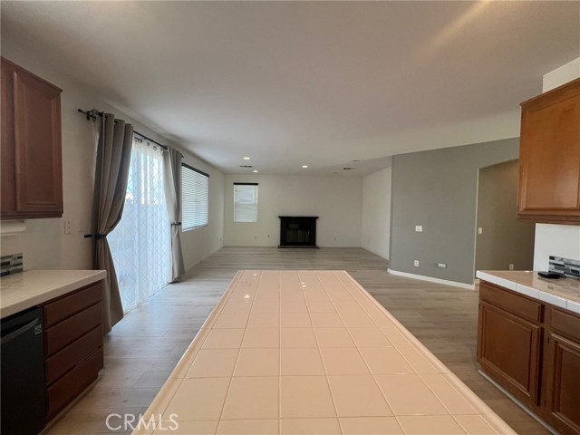 Detail Gallery Image 6 of 32 For 4111 Vahan Ct, Lancaster,  CA 93536 - 5 Beds | 3 Baths