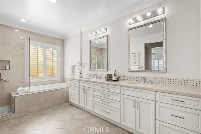 30146 Galbreth Ct, Castaic CA: https://media.crmls.org/medias/284549e8-41ce-458b-b083-065c64847dca.jpg