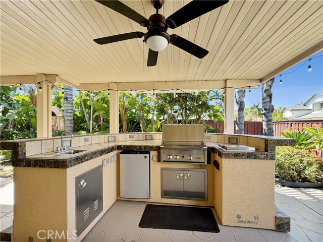 Outdoor kitchen and BBQ