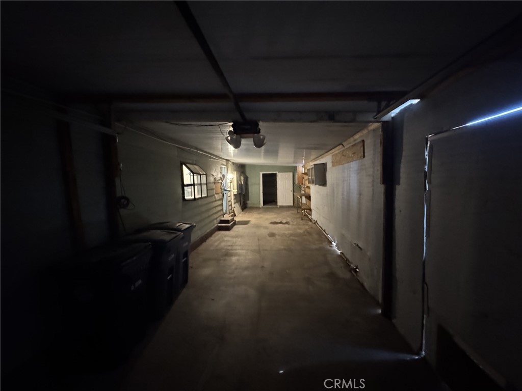 https://media.crmls.org/medias/28456bb5-fc3b-40cd-8f56-bcf9982a7e13.jpg?preset=X-Large