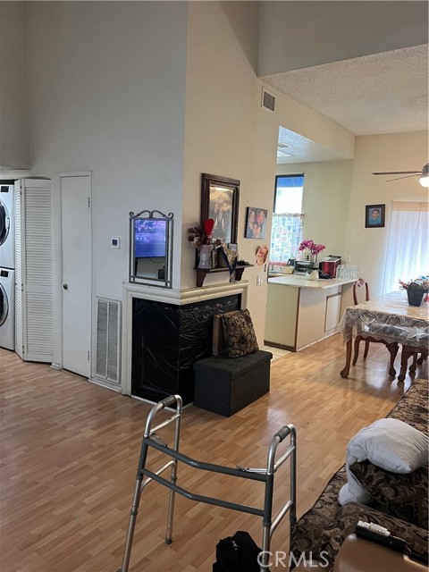 Detail Gallery Image 16 of 21 For 304 Park Shadow Ct, Baldwin Park,  CA 91706 - 2 Beds | 2 Baths