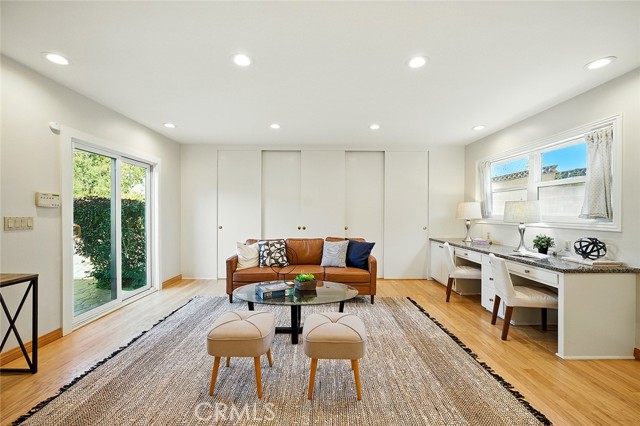 1210 Los Altos Avenue, Long Beach CA: https://media.crmls.org/medias/28466371-87d0-46fe-bfb7-a7040b8c8075.jpg