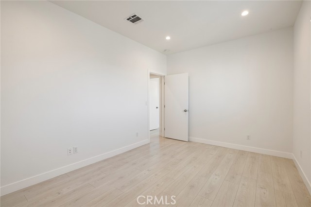 Detail Gallery Image 16 of 53 For 1143 Irolo St, Los Angeles,  CA 90006 - 12 Beds | 14 Baths