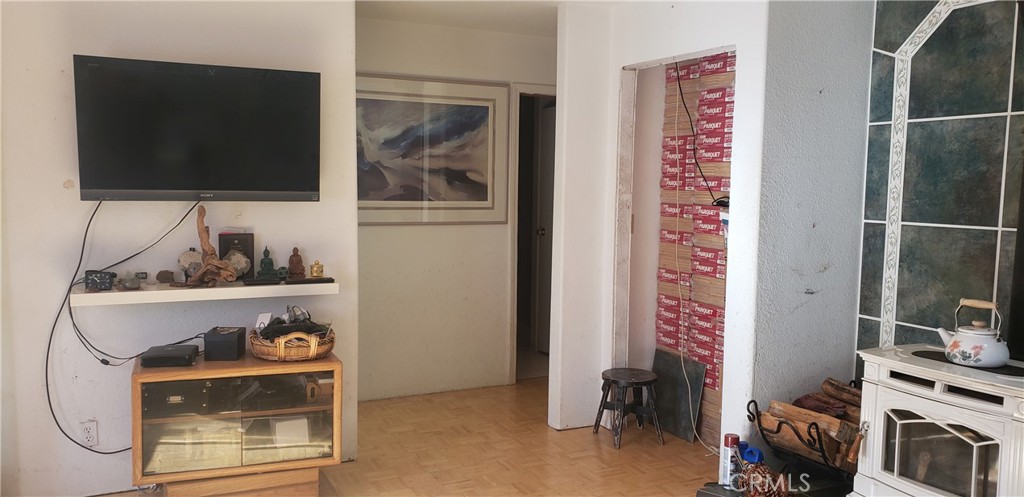 https://media.crmls.org/medias/2846eeab-1d5b-4df8-b6e4-aa5bc1971830.jpg?preset=X-Large