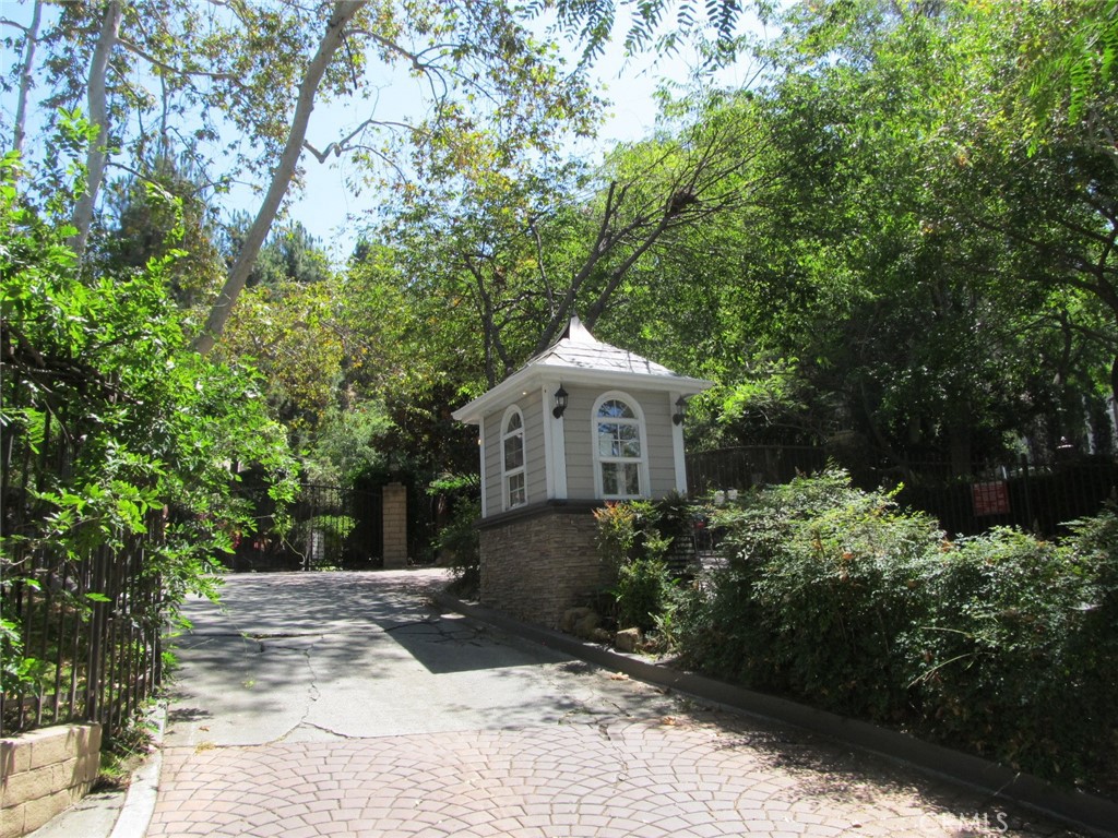 https://media.crmls.org/medias/28477106-c04d-4e29-ab6e-cbabb9da6cc9.jpg?preset=X-Large