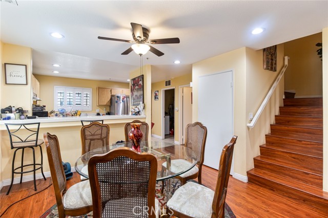 Detail Gallery Image 4 of 27 For 1061 Harbor Heights #B,  Harbor City,  CA 90710 - 3 Beds | 2/1 Baths