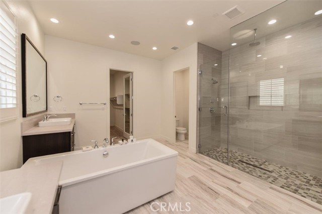 Detail Gallery Image 10 of 24 For 52 Kite, Irvine,  CA 92618 - 6 Beds | 6/1 Baths