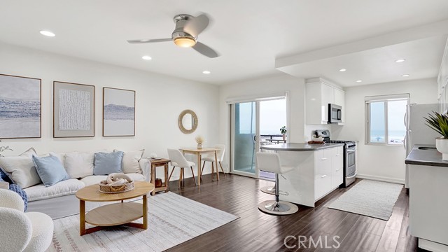 1202 N Pacific Street, Oceanside CA: https://media.crmls.org/medias/28486382-e4b6-400f-8c63-bb29b3292e45.jpg