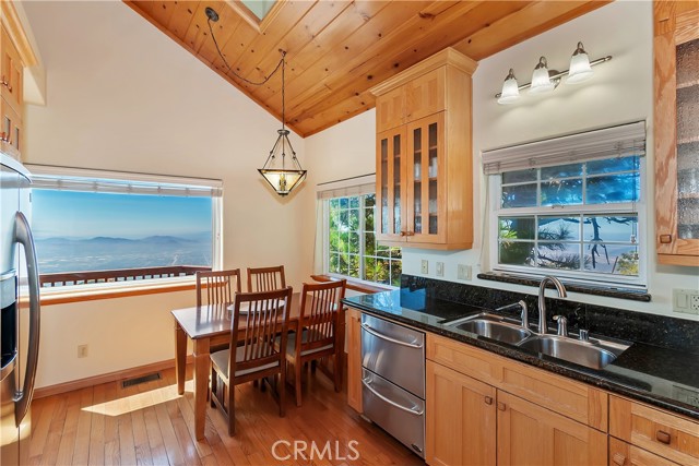 Detail Gallery Image 14 of 44 For 22665 Valley View Dr, Crestline,  CA 92325 - 4 Beds | 3 Baths