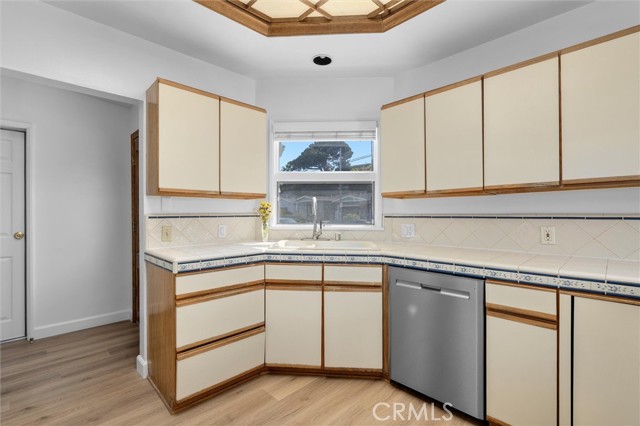 23002 Kathryn Avenue, Torrance CA: https://media.crmls.org/medias/28498b9c-91f2-43a7-822c-38d6639d4faf.jpg