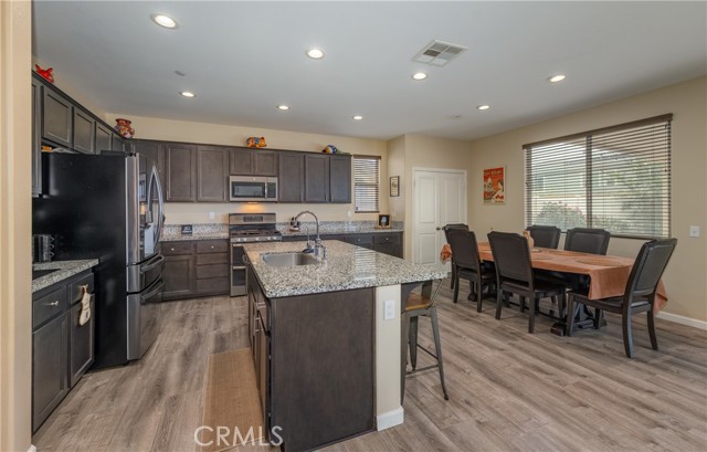 Detail Gallery Image 10 of 33 For 1335 Alpine Ave, Beaumont,  CA 92223 - 4 Beds | 3 Baths