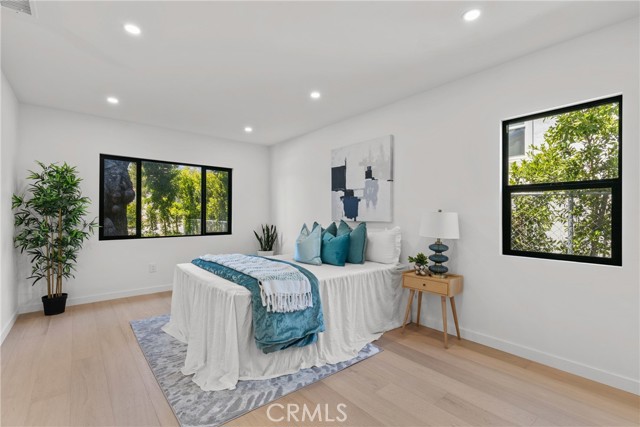 Detail Gallery Image 9 of 23 For 1724 S Fairfax, Los Angeles,  CA 90019 - 3 Beds | 2 Baths