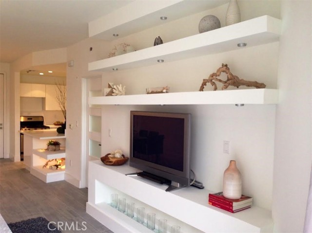 8811 Burton Way # 209, Los Angeles, California 90048, 1 Bedroom Bedrooms, ,1 BathroomBathrooms,Residential Lease,For Rent,8811 Burton Way # 209,CRSR24158270