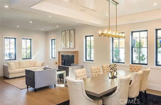 4923 Rhodes Avenue, Valley Village CA: https://media.crmls.org/medias/284b7a17-d8cc-435d-8807-b73e838d4ec7.jpg