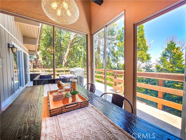 Detail Gallery Image 12 of 44 For 579 E Victoria Ct, Lake Arrowhead,  CA 92352 - 3 Beds | 2 Baths