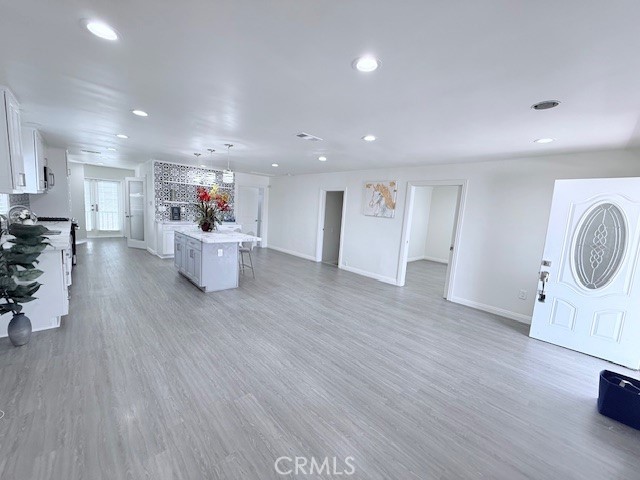 https://media.crmls.org/medias/284c10c6-72e6-409b-b36a-b742887f6ba1.jpg?preset=X-Large