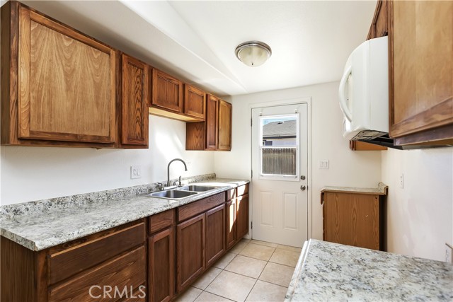 700 E Washington Street, Colton CA: https://media.crmls.org/medias/284c7ead-202f-4fef-9ae0-2fa7ffe42724.jpg