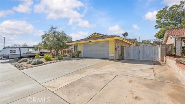 Detail Gallery Image 4 of 38 For 6676 Coloma Way, Jurupa Valley,  CA 92509 - 4 Beds | 2 Baths