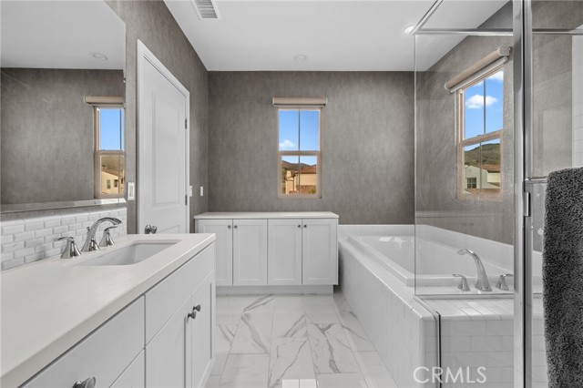 Detail Gallery Image 24 of 52 For 214 Elkhorn, Irvine,  CA 92618 - 3 Beds | 3/1 Baths