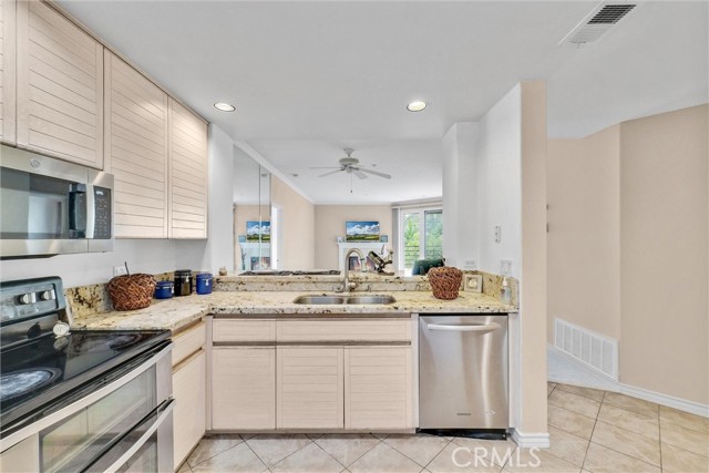 Image 10 of 40 For 2233 Martin  302