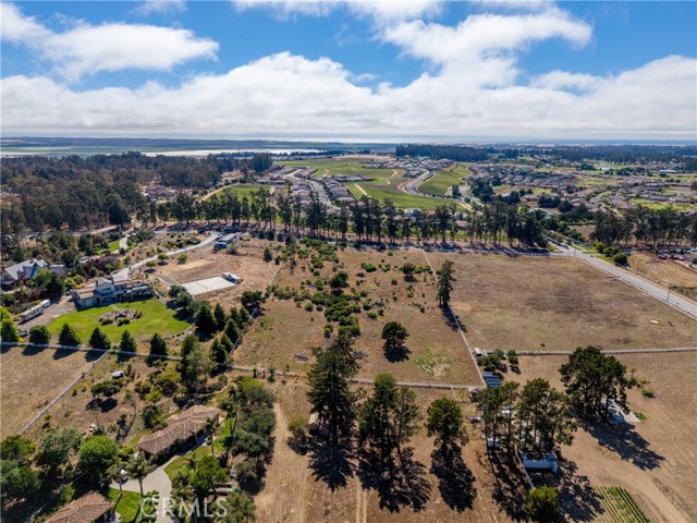 1255 Viva Way, Nipomo CA: https://media.crmls.org/medias/284e6be5-aefb-472b-bf32-1be03c0c45b1.jpg