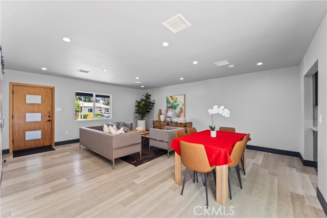 5606 White Oaks Avenue, Encino CA: https://media.crmls.org/medias/284f4900-df2a-46e2-a627-cba3de77d954.jpg