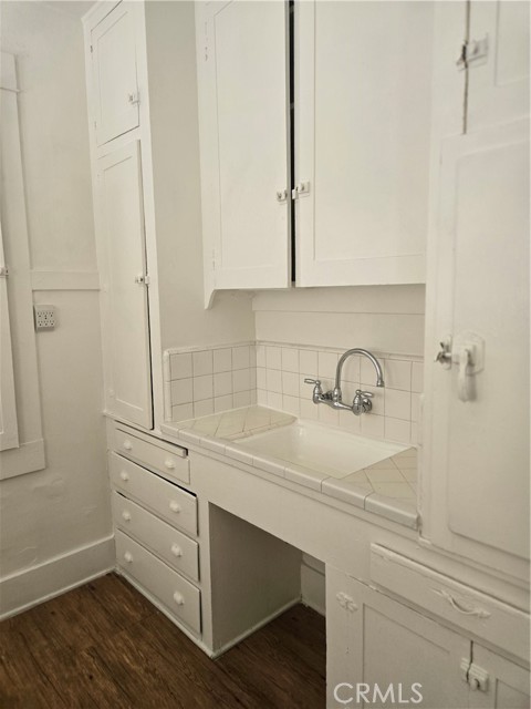 942 E 2nd, Long Beach CA: https://media.crmls.org/medias/284fd582-228e-4932-b346-c89bc73ccb03.jpg