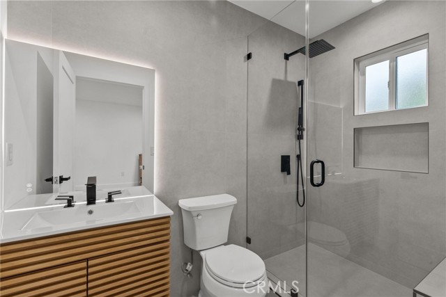 Detail Gallery Image 13 of 38 For 5730 Stansbury Ave, Van Nuys,  CA 91401 - 3 Beds | 2 Baths