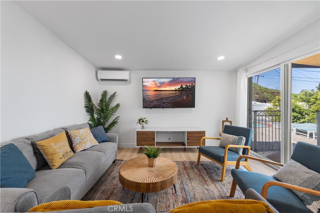 MLS #WS25152103 image #2