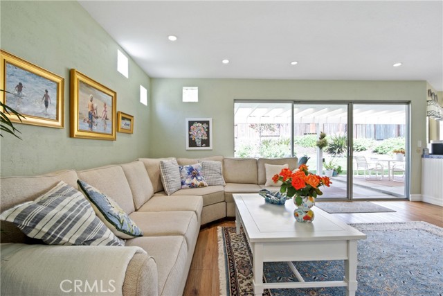 24211 Puerta De Luz, Mission Viejo CA: https://media.crmls.org/medias/28509d85-66f4-46ea-99d3-ffdbfc0806c8.jpg