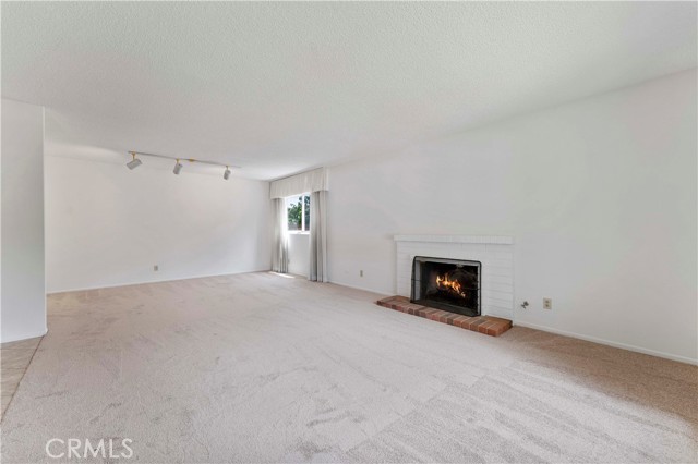 5872 Cardoza Drive photo 8