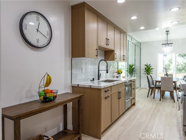 Detail Gallery Image 9 of 64 For 1944 Glendon #209,  Los Angeles,  CA 90025 - 2 Beds | 2/1 Baths