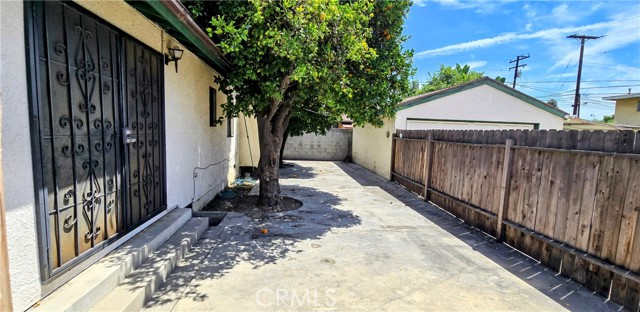8730 N 6th, Downey CA: https://media.crmls.org/medias/28515802-1c14-4af2-b98b-51bee4e581c9.jpg