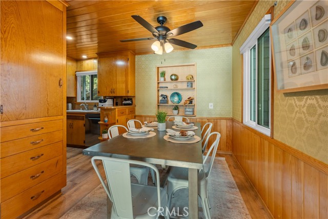 Detail Gallery Image 13 of 37 For 39521 Lake Dr, Big Bear Lake,  CA 92315 - 4 Beds | 2 Baths