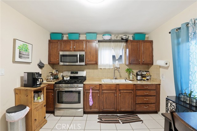 Detail Gallery Image 13 of 16 For 1038 Hollister St, San Fernando,  CA 91340 - – Beds | – Baths