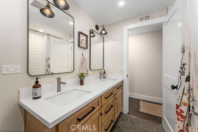 3650 Claremore Avenue, Long Beach CA: https://media.crmls.org/medias/28536494-b382-4af7-8eb8-4c13f33c0f7d.jpg