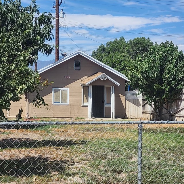 Detail Gallery Image 1 of 30 For 1090 W Evans St, San Bernardino,  CA 92411 - 1 Beds | 1 Baths