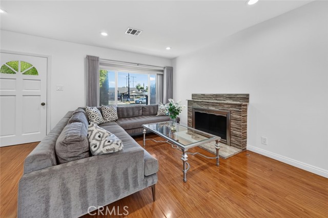 11407 Delano photo 9