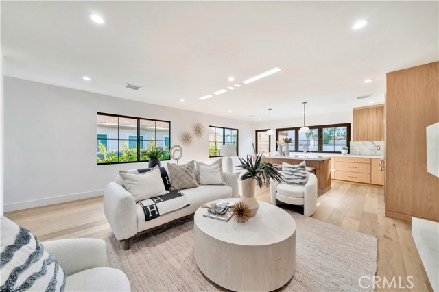 2605 N Poinsettia Avenue, Manhattan Beach CA: https://media.crmls.org/medias/28544a64-586d-49df-868a-f13ed773a8af.jpg