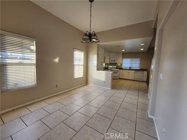 Detail Gallery Image 5 of 17 For 3827 Carrotwood St, Riverside,  CA 92501 - 3 Beds | 2/1 Baths