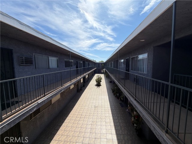 Detail Gallery Image 5 of 27 For 240 W Verdugo, Burbank,  CA 91502 - 2 Beds | 2 Baths