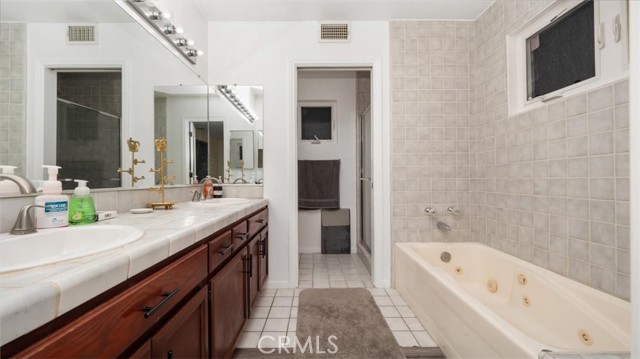 5026 W 119th Street, Hawthorne CA: https://media.crmls.org/medias/2858512a-fd2e-4bf5-a874-ef423a9b27a8.jpg