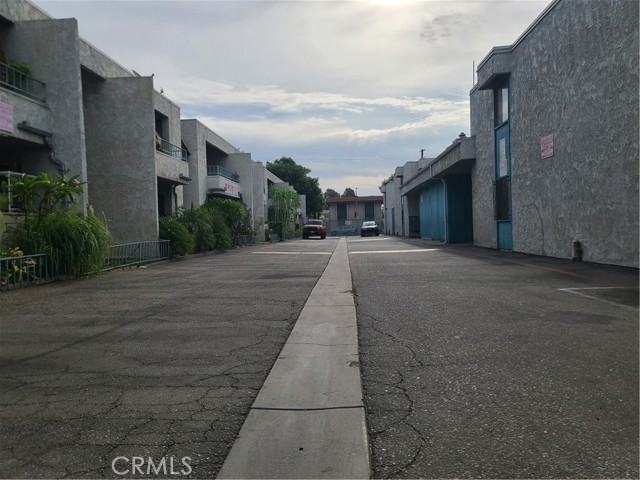 8847 Willis Avenue, D01 photo 17